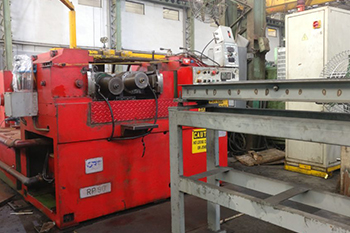 Facility to roll threads